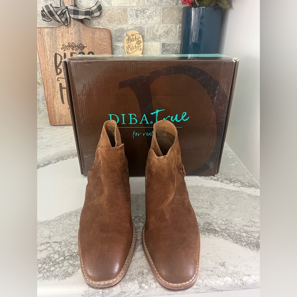 Diba True Caspian Women’s Booties Brown Sable Suede Leather NIB - Picture 2 of 4